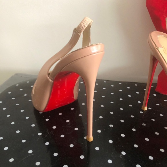 Christian Louboutin - Picture 6 of 8
